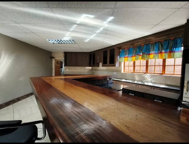 1,060M² WORKSHOP TO LET IN UNITAS PARK